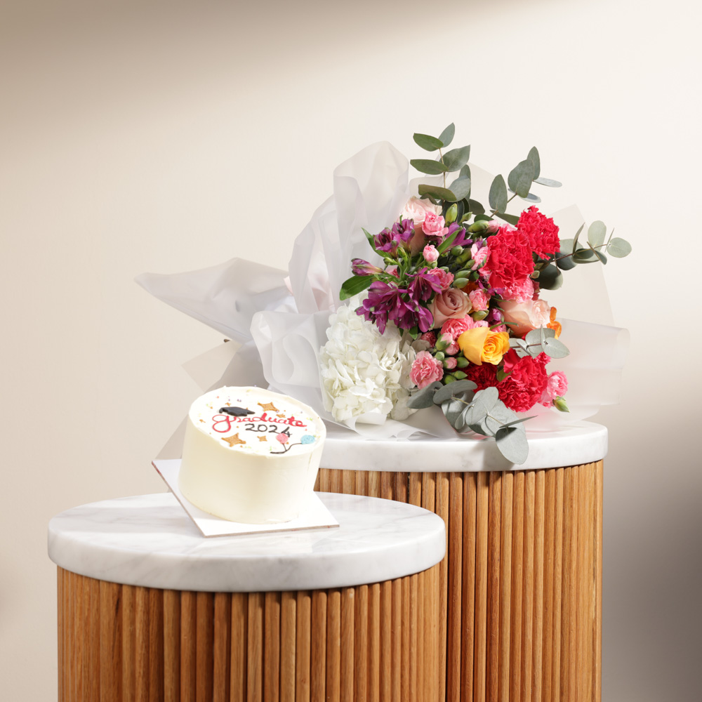 Cake Boutique Graduation 2024 Mini Cake | Festive Bouquet