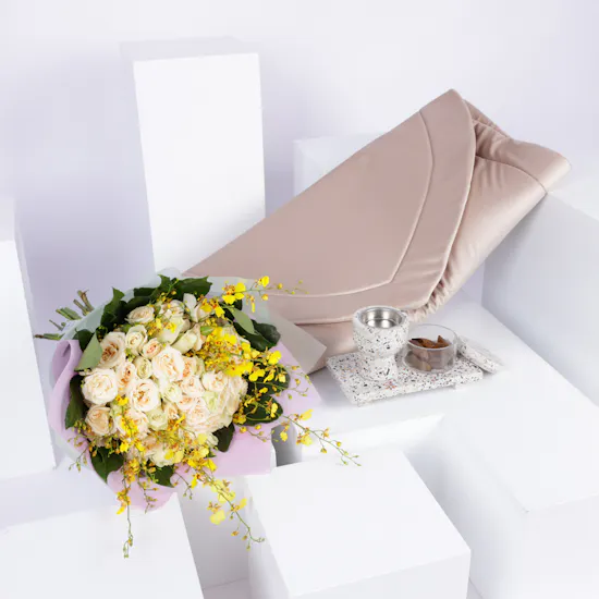 Quffa Prayer Gift Box | Beautiful flowers