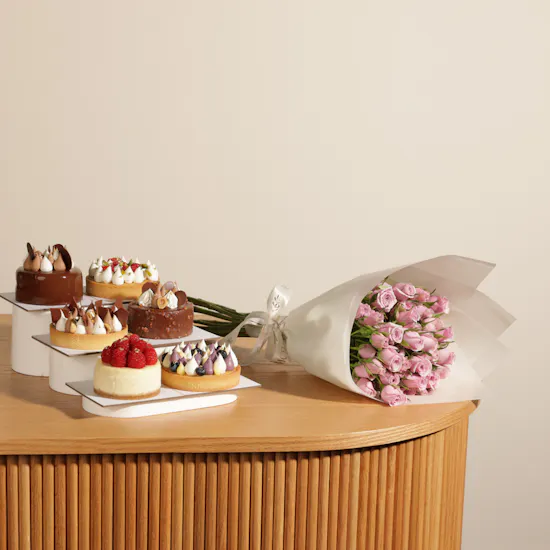 Patisserie by Guillermo Palomo Bakery Gift Box | Purple Dreams Bouquet