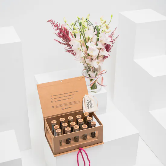 Feel Good Tea Original Discovery Box | Soft Blooms Vase