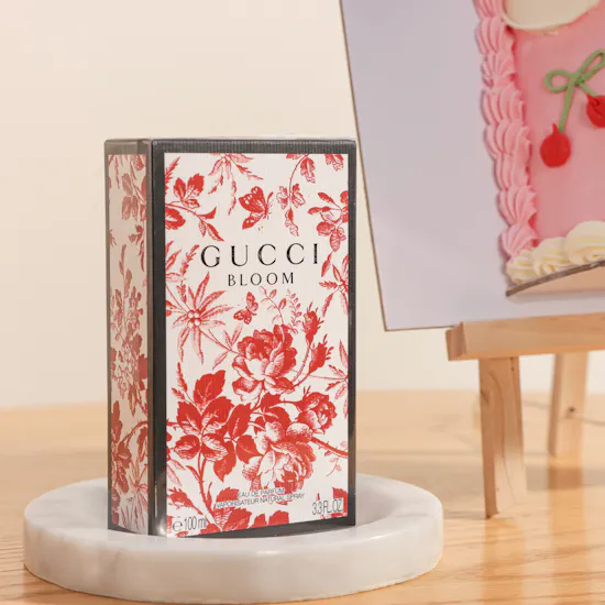 هدية عطر وحلا ليوم ميلادها