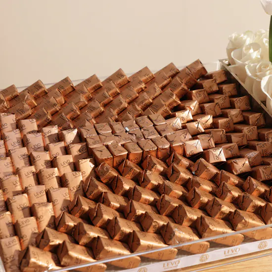 Levo Hajj Mabrur Elegant Chocolates and Flowers Tray