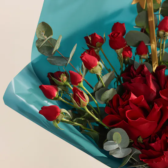 Abdul Samad Al Qurashi Body Oud Lumiere | Festive Graduation Roses Bouquet