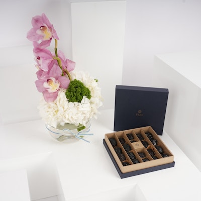 صندوق اهداء التمور العجوة الفاخرة من نوا | مزهرية الزهور