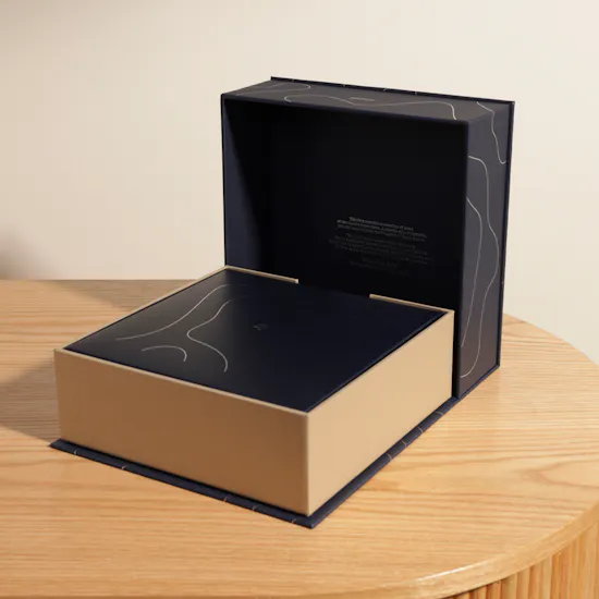 Nua Dates Large Signature Gifting Box