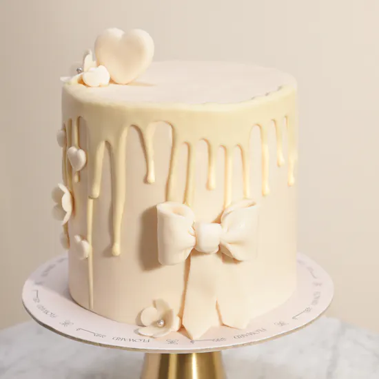 Floward Elegant Beige Drip Cake