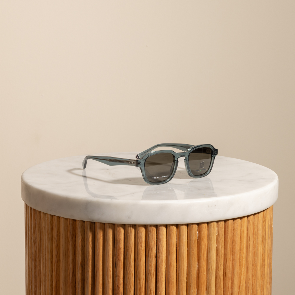 نظارة شمسية زرقاء للجنسين من  تومي هيلفيغر