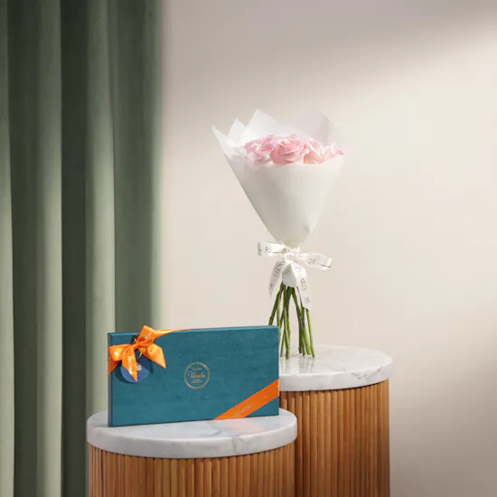 Venchi Murrine Chocoviar and Ingot Chocolate Blue Gift Box | Soft Flowers