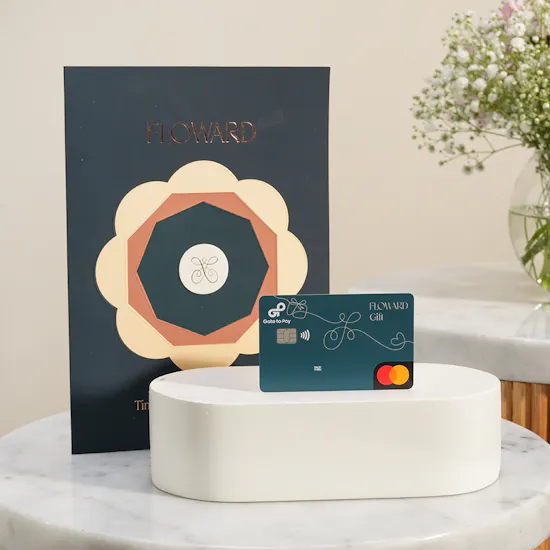 Floward Card 50 USD | Daydream Garden Flower Vase