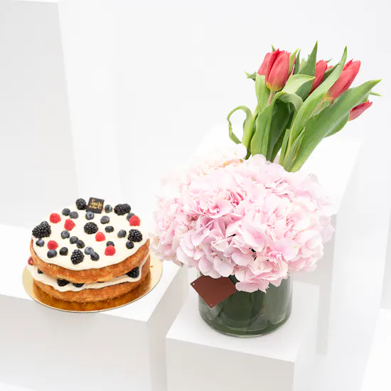 Sucre De Nada Vanilla White Chocolate Cake | Blooms