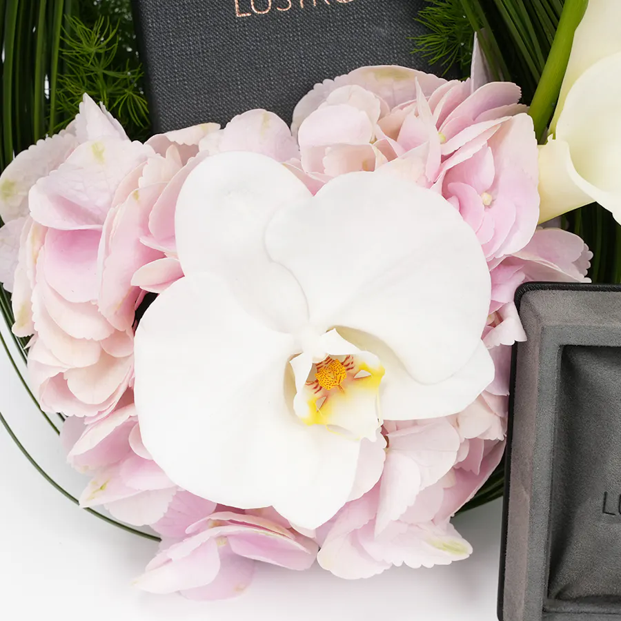 LUSTRO Jewelry with Delicate Florals 4