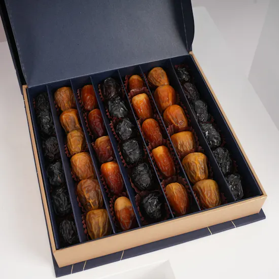 Nua Dates Signature Gifting Box | Light Pink Flowers