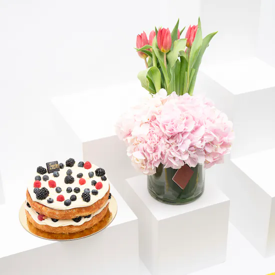 Sucre De Nada Vanilla White Chocolate Cake | Blooms