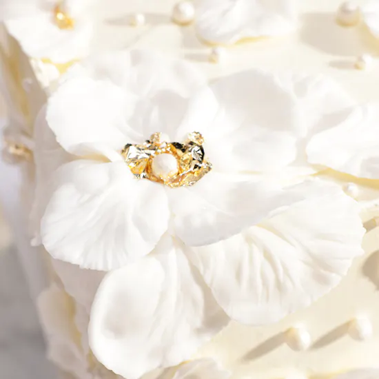 Floward White Pearl Rosette Square Cake