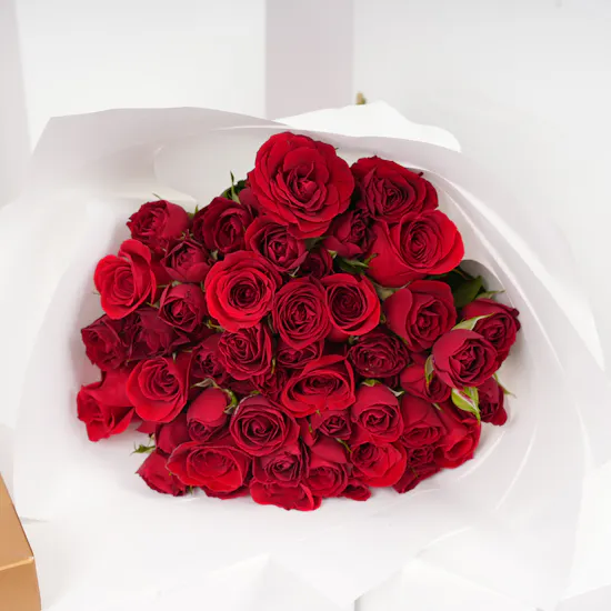 Levo Chocolates Small Box | Red Baby Roses Vase