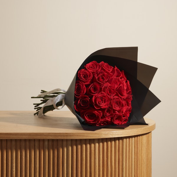 Dazzling Red Rose Bouquet | 25 Flowers