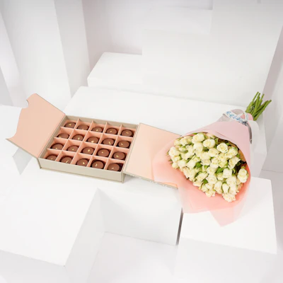 Floward Caramel Chocolate Box | Baby Roses Bouquet Floward Caramel Chocolate Box | Baby Roses Bouquet