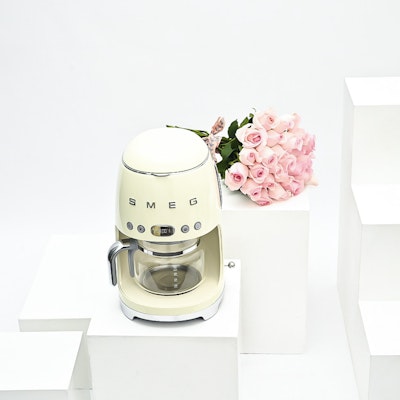 Smeg Drip-filter coffee machine& Hand Bouquet 