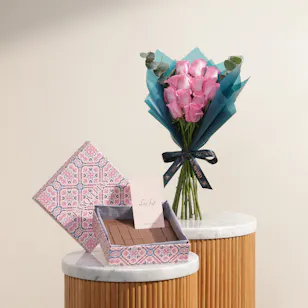 Hanoverian Caramel Chocolate Box | Cheerful Charm Flower Hanoverian Caramel Chocolate Box | Cheerful Charm Flower