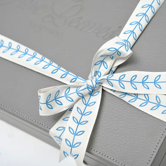 Fiveleaves Bouquet in luxury leather box