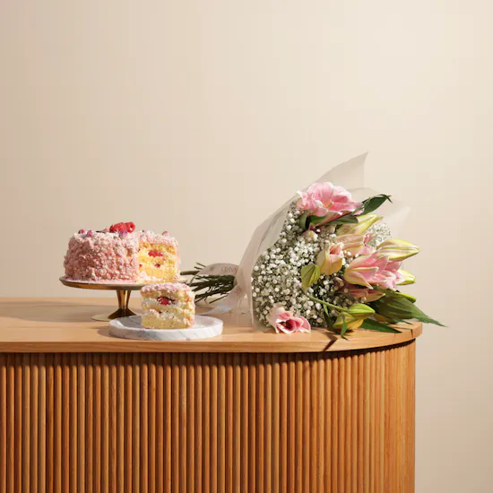 Sucre de Nada La Vie en Rose Cake | Flower Bouquet