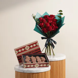 Hanoverian Crepe Dulce Box | Radiant Nights Flowers 