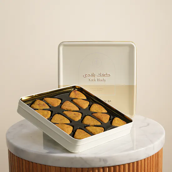Kaek Balady Kaek Ajwa with walnut