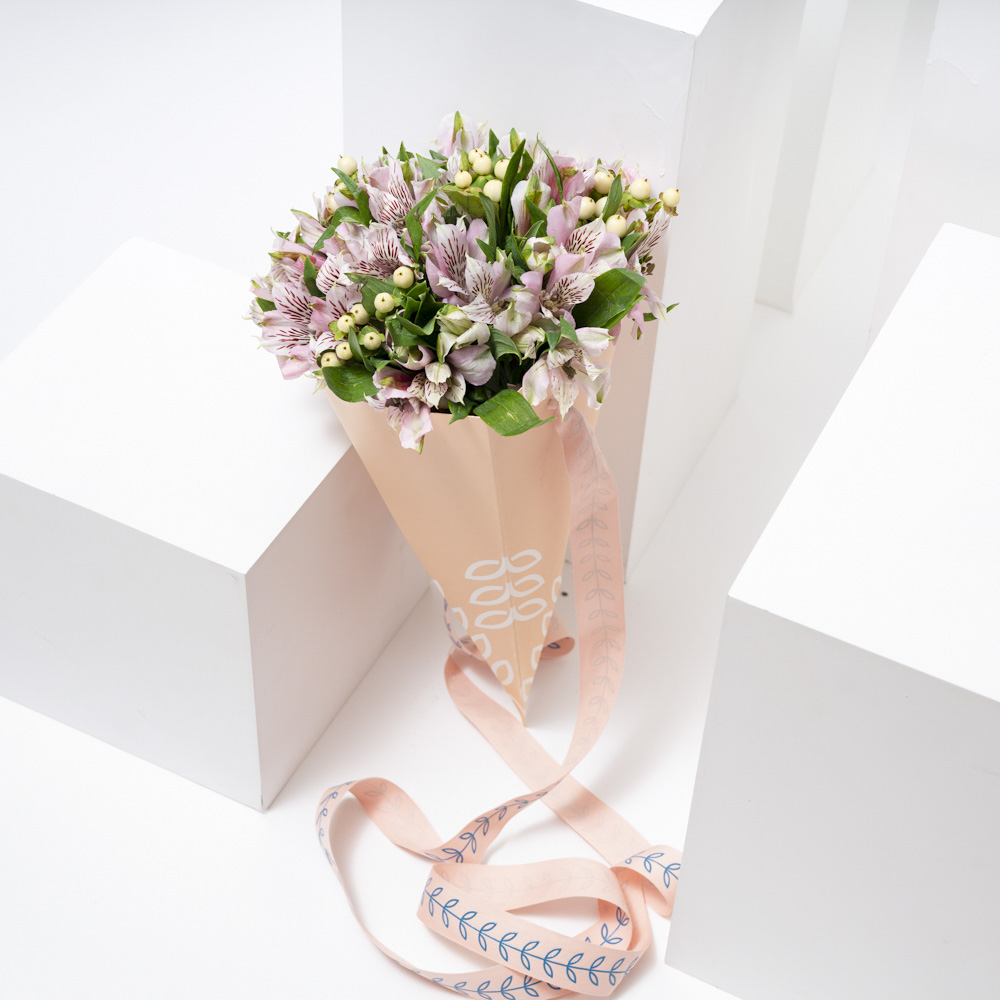 Alstroemeria & Hypericum | Pink Cone 