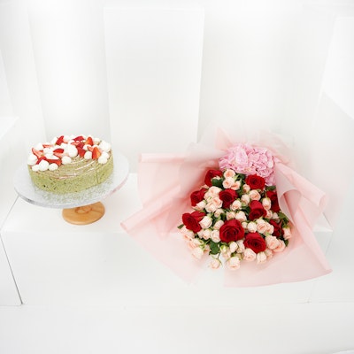 Floward Strawberry Pistachio Cake | Roses Bouquet