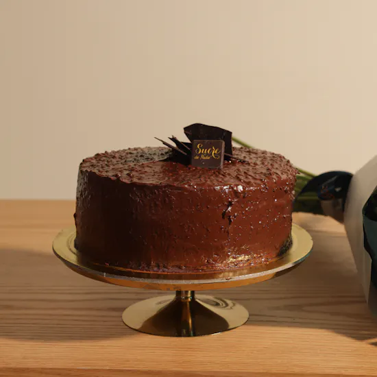 Sucre De Nada Crispy Chocolate Cake | Happiness Bouquet