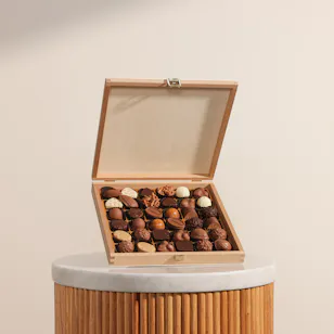 Läderach Wooden Chocolates Praline Box
