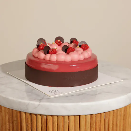 Patisserie by Guillermo Palomo Raspberry and Chocolate Cake | Royal Flowers Bouquet