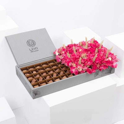 Enchanting Hydrangeas with Levo Chocolate – 30 Pieces 