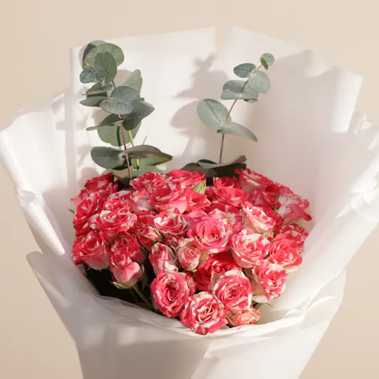 Feel Good Tea Wooden Box | Heart whispered Flower Bouquet