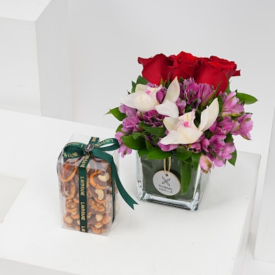 Lavivian Chocolate Gift with Square Vase