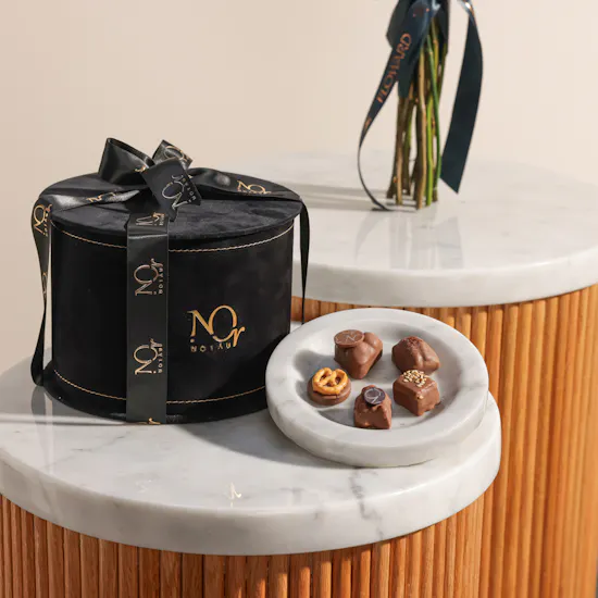 Nor Noyau Medium Black Velvet Chocolates Box | Bloom Royale Flower