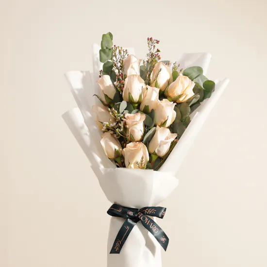 Läderach Praline Chocolate Wooden Box | Morning Mist Flower Bouquet