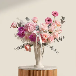Gentle Embrace Flower Vase Gentle Embrace Flower Vase