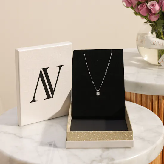 AV Jewelry Luxury Women Necklace | Stunning Flowers Vase