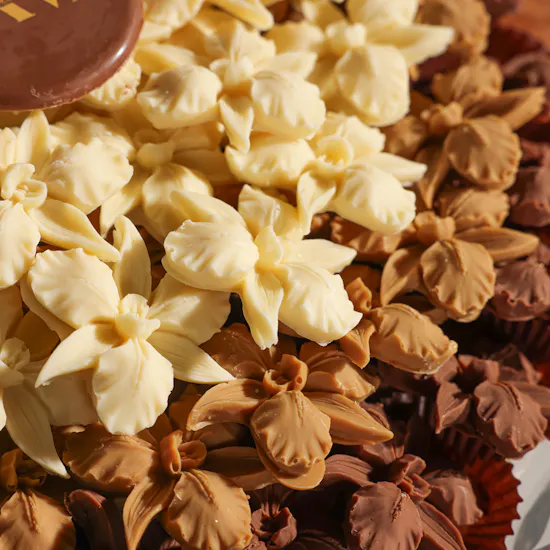 Rava Chocolate Lilyum Flowers Shape Crystal Tray | Congratulation Flowers
