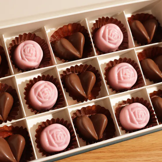 Floward Tender Heart Small Chocolate Box | Gentle Flowers Bouquet