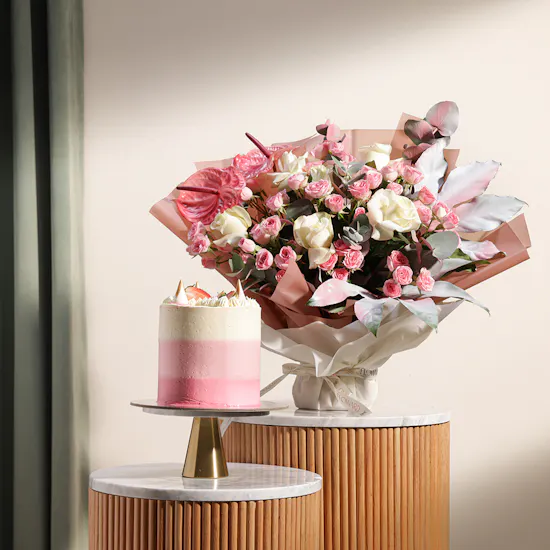 Floward Vanilla Cake | Flowers Bouquet