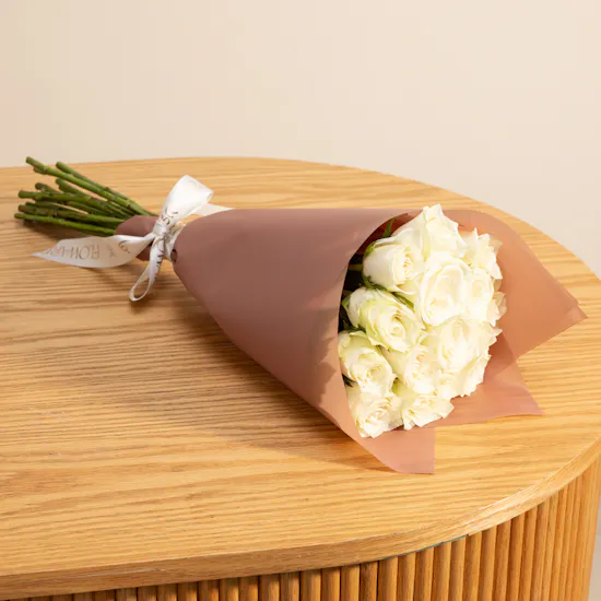 Nola Kinder Bueno Bomb Small Cake | Love Flowers