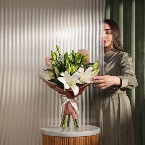 Ethereal White Lily Elegance Bouquet | 8 Flowers