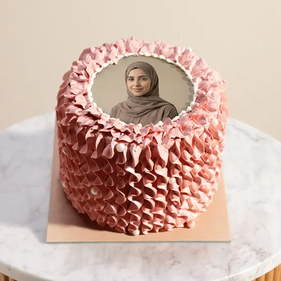 كيك وردية مخصصة بالصورة من مادلين