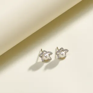 Izmirian Jewellery Pearly Blossom Diamond Earrings