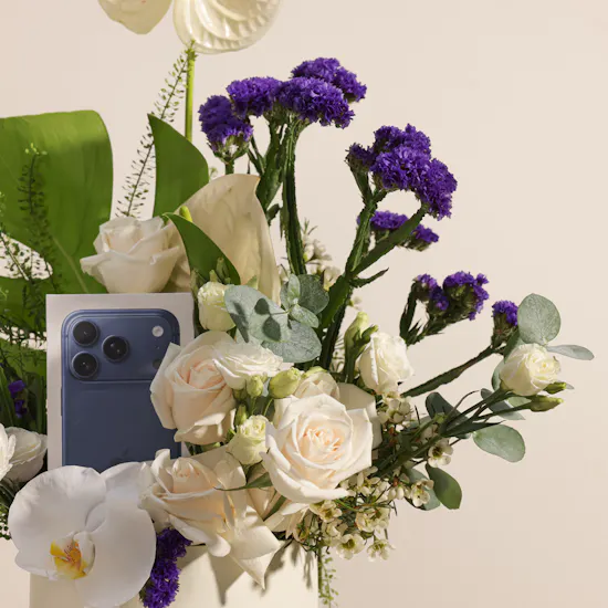 Apple iPhone 17 Pro Deep Blue 256 GB | Moonlight Flowers Box