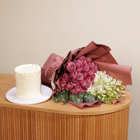 Sweetylicious Vanilla Cake | Bouquet