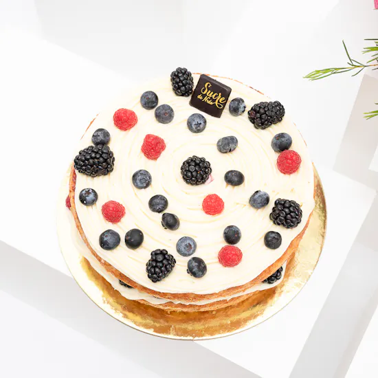 Sucre De Nada Vanilla White Chocolate Cake | Fuchsia Bouquet