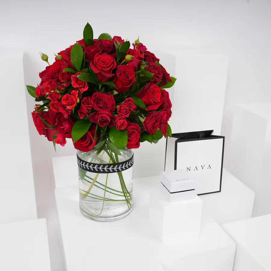 Nava Jewelry Gold Earrings | Red Roses Vase 1